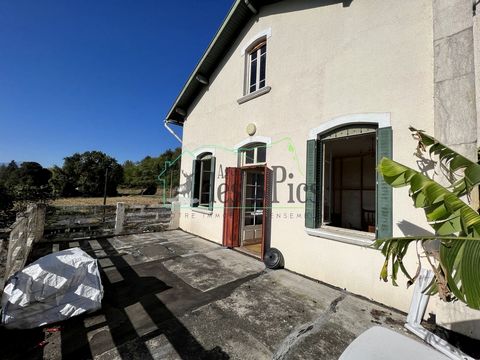 1h00 from Toulouse and 5min from the A64 (Montsaunès) come and discover this large family house of about 150m2. On the ground floor, the living rooms offer a generous space with the kitchen open to the bathroom. In R+1, 5 bedrooms with 1 bathroom/WC+...