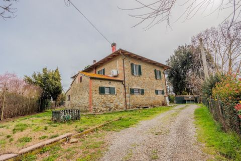 This detached house over two floors is situated in an easily accessible location and close to all important infrastructure. The property is situated on a plot of approx. 3,000 m² and can easily be converted into a two-family house with two independen...