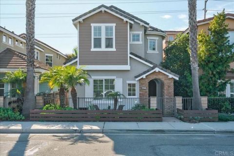 Gorgeous, move in ready west side Solana Beach home walking distance to the Cedros Design District, shopping, cafes, restaurants, the Solana Beach Train Station, hiking trails and world famous beaches (Fletcher Cove, Tide Beach, Seaside and Cardiff) ...