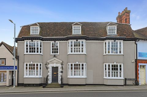 THE PROPERTY Welcome to Oakwood, a truly exceptional Grade 2 listed property located at 2 High Street in the charming town of Maldon. This magnificent residence has been designed by an interior designer, resulting in a home adorned with luxury finish...