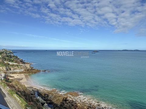 Nouvelle Demeure offers you this rare property for sale, located in one of the most sought-after areas of Dinard. Its location in a magnificent Villa located on the front line and overlooking the sea will seduce you for sure! This T3 apartment locate...