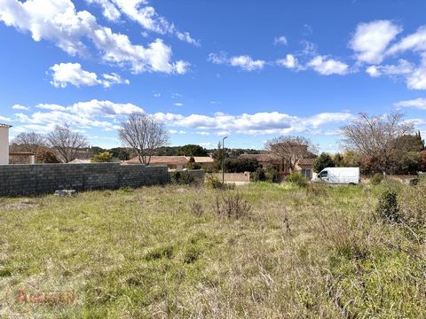 Gard (30), new exclusivity, for sale 10 minutes from Nimes, in the town of Poulx, a flat building plot of 315m², serviced with water, electricity and mains drainage, excluding subdivision. with a possible footprint of 0.25 or almost 80m², R+2 height ...