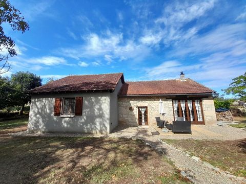 In a pleasant little village 7 km from Caylus, this house at the end of a cul-de-sac will seduce you with its calm, its grounds, its swimming pool and its stone walls. Renovated and converted in 1996, this former barn has become a beautiful, bright l...