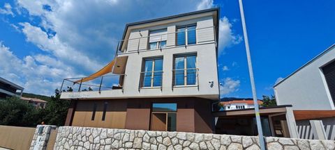 Very special villa in Povile, Novi Vinodolski only 100 meters from the sea! Total area is 160 sq.m. Land plot is 350 sq.m. Villa was constructed in 2020, and subsequently redone in 2023. The villa consists of a ground floor and two floors. On the gro...
