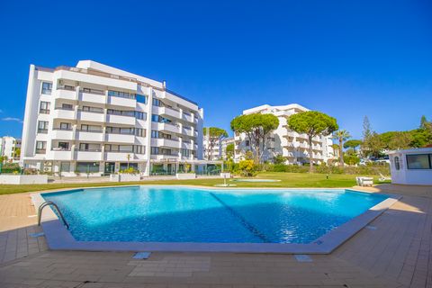 Located in Vilamoura. Price from 1200€ / month Expenses not included 1 + 1 bedroom apartment situated in the quiet area of Vilamoura just a few minutes walk from Spar supermarket and a five-minute drive from the Marina of Vilamoura. Housed in a condo...