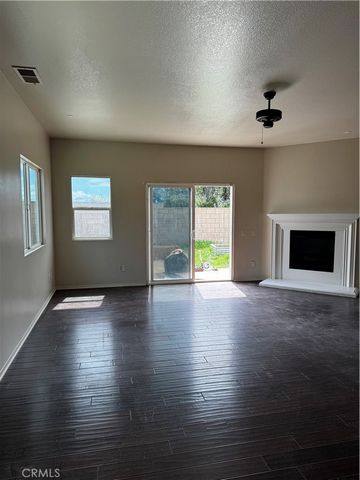 Charming single-story home in the foothills of San Jacinto, recently remodeled and ready to move right in! This 2006 build is located in an oversized 8,276 sq ft lot that offers many possibilities and is surrounded by beautiful mountain views. Enteri...