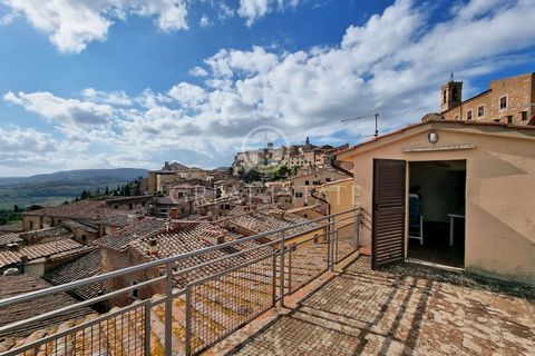 The 220 sqm property is located in the historic centre of Montepulciano, a stone's throw from Piazza Grande. The apartment is a portion of a historic building and is on 3 levels and on the second floor there is a beautiful terrace from which there is...