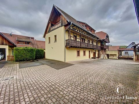 Near MARLENHEIM - IN SCHARRACHBERGHEIM - In the heart of the village, in a charming farmhouse completely rehabilitated in 2007, 3-room apartment on the top floor with a floor area of 89m2 including 66m2 of living space. The property, with an undeniab...