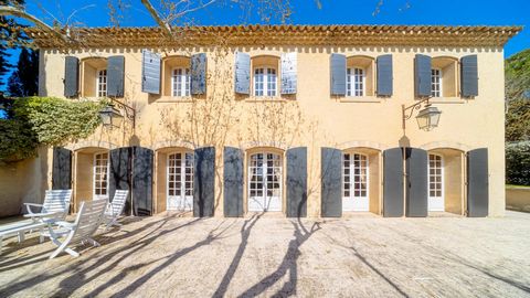 Magnificent Provencal mansion of 256 m2 with a luxuriant garden of around 3,000 m2 and a large swimming pool, all benefiting from uninterrupted views over the Aix countryside. The property is located north of Aix-en-Provence, close to the city center...