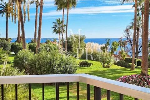 Superb contemporary apartment nestled in the California sector in a luxury residence including 2 swimming pools, tennis courts, 5 minutes from Cannes city center enjoying an open, quiet and residential environment. Located on the first floor of a lux...