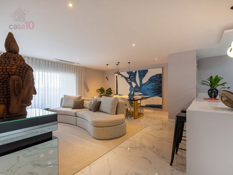 Luxury 2 bedroom flat with balcony of 28m2, for sale in a reference development in Montijo Luxury details of the Ría Gallega apartments: Tilt-and-turn aluminium windows with Sun Glass; Electric and thermal blinds; Differentiating thermal and acoustic...
