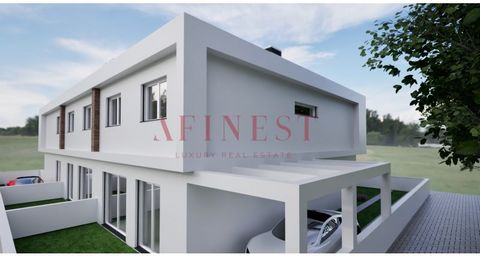 4 bedroom villa on a plot of 3 villas and 1 shop in Fernão Ferro This villa with 152.63m2, patio of 53.45m2, garden and barbecue area, consists of 2 floors with the following divisions: FLOOR 0 (RC) (79.63m2) Living room with 25.92m2 with connection ...