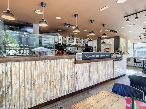 Great opportunity! Transfer of a fully operational restaurant pizzeria, located in the Puerto Deportivo area of Fuengirola. Have you always dreamed of owning your own business? This is your chance to make it a reality. We are transferring this succes...