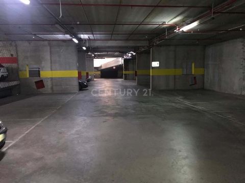 ¿Quieres comprar una plaza de parking en Manises? Gran oportunidad de adquirir en propiedad esta plaza de garaje ubicada en la localidad de Manises, provincia de Valencia. Dispone de buenos accesos, maniobrabilidad y está bien comunicada, se trata de...