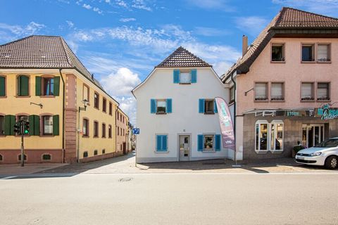 Au centre de Herbolzheim, un appartement de vacances idéal et très bien situé attend les grands groupes ou plusieurs familles avec enfants pour explorer la charmante région du Brisgau. Cette région du sud-ouest de l'Allemagne offre une multitude d'at...
