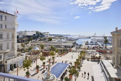 Ideally located in the city center of Cannes, on the coveted pedestrian street Félix Faure, facing the Old Port and the Palais des Festivals. Superb 3-Bedroom apartment of 106sqm, completely renovated, with high quality services. Thanks to its positi...