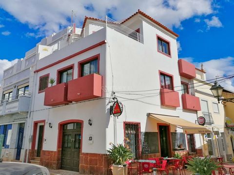 The building consists of three floors, with independent uses and entrances. Ground floor for commercial activity (services) and the living area on the first and second floors, with magnificent views of the city of Silves. In the center of the city, c...