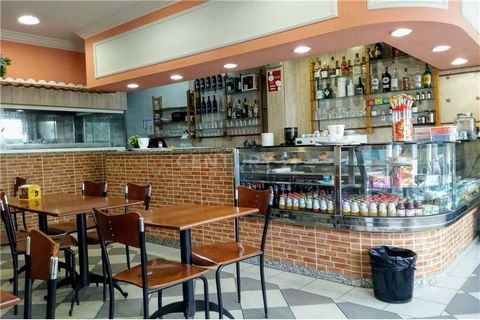Espaço de Café/snack bar para venda totalmente equipado e em atividade. Situado perto do Mercado Municipal da Quinta do Conde, tem uma localização ideal para o seu negócio. Encontra-se equipado com grelhador industrial, frigorífico industrial e todo ...