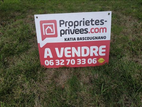 En exclusivité, Katia Bascougnano vous propose de découvrir ce terrain libre de constructeurs situé hors lotissement à la Chapelle Basse Mer (44450). Il se trouve à 5mn du bourg du côté des axes vers Nantes. D'une surface de 369m², il bénéficie d'une...