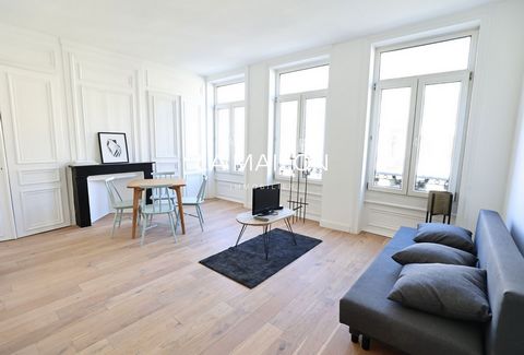 A stone's throw from the Grand-Place, very bright 55m2 apartment. In a small condominium of 4 lots, on the second floor without elevator, discover this ideal pied-à-terre for a main residence or for a rental investment. The 25m2 living room has a ple...