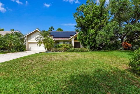 Beautiful property located in the popular Timbers gated Community in the heart of Ft Myers! The feeling of being away from it all, yet so close to so many restaurants and shopping off of Colonial Ave. This sprawling 4 bedroom, 2.5 bath ranch home wit...