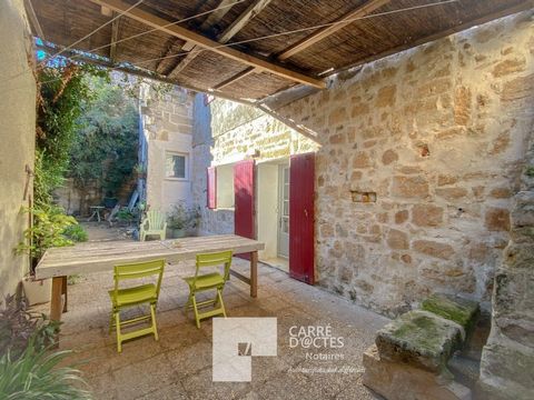 The Notaires Associés CARRE D'@CTES CAMARGUE invite you to discover in EXCLUSIVITY this Townhouse with 3 bedrooms, workshop and outdoor courtyard without vis-à-vis. On the heights of the town of SAINT-GILLES (30800), free parking nearby, succumb to t...