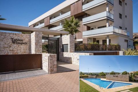 Perfectly located 100 metres to the Arenal beach and its amenities, the ‘Arenal dream’ is a modern high quality complex completed in 2018. This south orientated 3 bedroom penthouse is located facing the complex and benefits from a generous size terra...