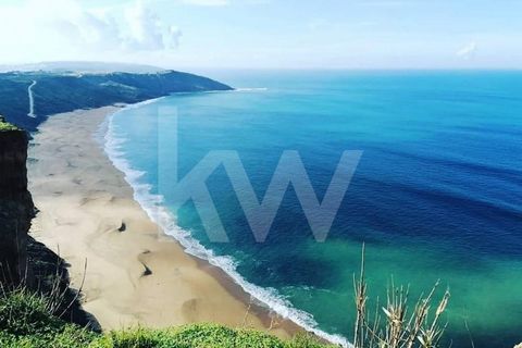 Plot for construction of a house in Famalicão da Nazaré, close to the bay of São Martinho do Porto and the giant waves of Nazaré .     Plot with 750m2 Implantation area 100 m2 Building area: 250 m2   (2 floors) In a quiet and safe area, with unobstru...