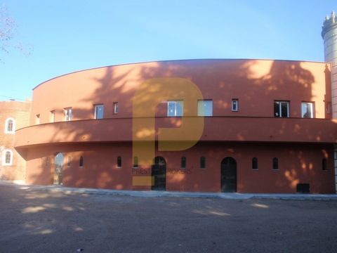 Hotel 3km from the center of Elvas. Plot of 8,000 square meters, 33 double rooms, half adapted for reduced mobility, and a suite, of 3,425 square meters. Ground floor: 1,265 square meters Upstairs: 1,595 square meters Celebrationroom: 167 square mete...