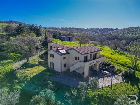 This beautiful rustico is situated in the outermost position, at the very end of the road, and thus offers you the most precious privilege of very wide, uninterrupted views that extend over the rolling hills and fields and provide 360-degree panorami...