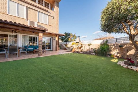 Lucas Fox presents this impressive property, with a constructed area of 224 m² with four bedrooms, on a 292 m² plot in the prestigious, quiet and family-friendly neighbourhood of Vallsuau. The property is meticulously maintained, with a beautiful gar...