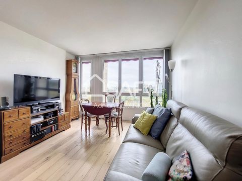 Ideally located in Meudon La Forêt, close to schools, shops and Parc du Tronchet, Westfield Vélizy shopping center and transport (Tram T6 200 meters away, Metro line 9 - Pont de Sèvres 8 minutes away by bus), come and discover this very beautiful thr...