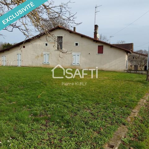 Located in the town of Saint-Front-de-Pradoux, this charming house to renovate with a beautiful adjoining barn benefits from a sought-after location. Nestled in a quiet area, it offers appreciable proximity to the amenities and points of interest of ...