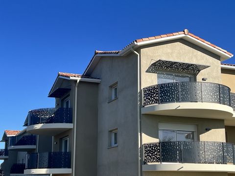 NEW T2 APARTMENT IN RESIDENCE T2 apartment currently being completed in a secure residence well located 5 minutes from the town of Roques sur Garonne. The apartment is located on the ground floor comprising 45.15 m² of living space with a terrace of ...