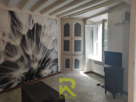 Completely renovated 60 m² house with an integral attic of more than 30m² to give free rein to your creativity. This house on 2 levels with 2 large bedrooms, shower room, separate toilet and beautiful living room with open kitchen. A very beautiful f...