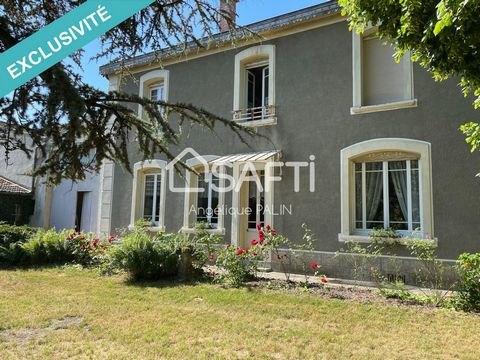 To discover quickly! I propose this magnificent Maison de Maitre of about 210 m² located on the axis Courtisols - Ste Menehould. From the entrance, you will fall under the charm of the authenticity of this house, where woodwork, old tiles, oak floors...