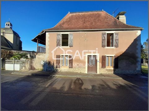 Located in a charming village less than 5 minutes from Navarrenx (place of all amenities), this house benefits from an ideal, quiet location, offering a pleasant and practical living environment. The outdoor space includes a courtyard that can be des...