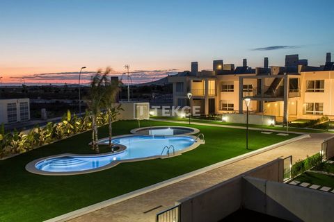 Exquisitos apartamentos junto al mar en Cartagena Murcia. Los apartamentos en Cartagena Murcia están situados cerca de la playa. El complejo ofrece a los residentes acceso a una piscina comunitaria y plazas de aparcamiento designadas. RMU-00098 Featu...