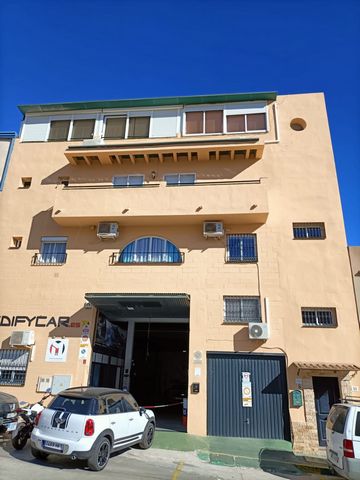 This convenient location makes our building a very atractive opportunity for living and or business purposes · Multiple uses of the diferent rooms in the building : 3 apartaments and one studio that can be used just for living and/or busuness purpose...