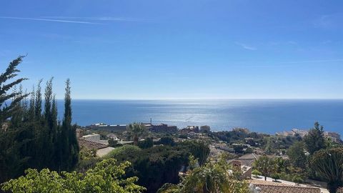 Villa with breathtaking panoramic sea views! Build your dream home in one of the most exclusive and highly sought-after areas in Benalmádena. This is not just a piece of property, but a gateway to endless possibilities! Price for the plot and current...