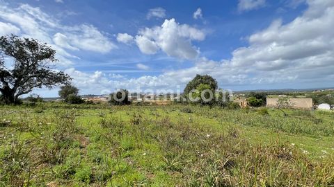 Magnificent plot of land for construction to build a rural tourism hotel! It has a privileged location close to Algoz, Guia and with access to main roads. It is a safe and promising investment for those looking to explore the potential of the tourism...