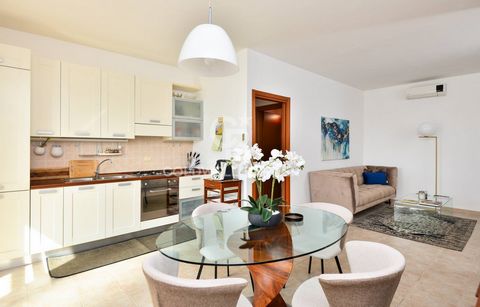MERINE (LIZZANELLO) - LECCE - SALENTO In Merine, a few steps from the city centre and in the area full of services, we offer for sale an apartment of about 81 sqm located on the 2nd floor of a recently built condominium context, complete with garage....