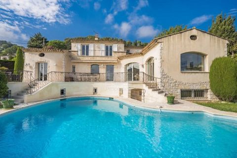 Rare on the market, we are pleased to present to you exclusively this beautiful villa of nearly 225m2 built by a renowned architect, located on the immediate edge of the charming village of La Colle sur Loup. Superb panoramic view facing south, quiet...