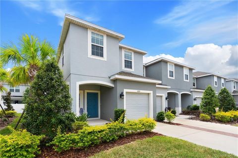 Welcome to the beautiful Artisan Lakes in Palmetto, your haven for resort-style living in sunny Florida! This rare opportunity to buy the end-unit townhouse Marigold built just three years ago by famous builder Taylor Morrison. Light and bright townh...