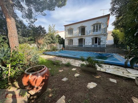 HERAULT (34) MONTPELLIER: 8 km from the historic center in the town of Cres, For sale bourgeois house, located in a very quiet residential area. It is composed on the ground floor of: 2 bedrooms + an office, a bathroom + toilet, a beautiful living ro...