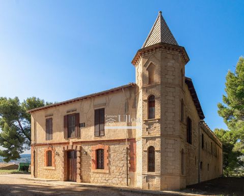 VILLA FROM THE 19TH CENTURY IN IBIDiscover this exceptional villa from the 19th century, located in an idyllic setting just two kilometers from the city center of Ibi. Known as the 'Castle of the Gift', this iconic building represents the archetype o...
