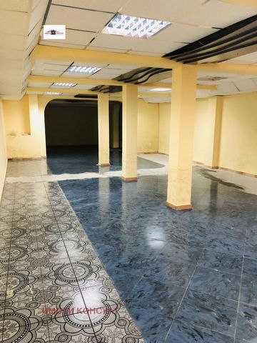 Imoti Consult Agency offers for sale a warehouse with a ramp in the central part of Veliko Tarnovo. The property has an area of 220 sq.m, and consists of a large storage area, an office / room for the church / and three bathrooms. In front of it ther...