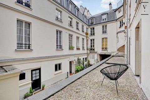 In the heart of the Sentier, in a dynamic and sought-after area, Villaret Immobilier offers you in exclusivity this former textile workshop, now converted into a loft of 221.75m2 with a large terrace of 32m2, completely quiet and with neat decoration...