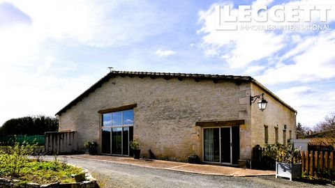 A28000EMU79 - This property is ideally located near a village center with local schools, mairie and bread service. The nearest supermarkets are reacheable within 5km at Beauvoir sur Niort or 10kms in Mauzé sur le Mignon. A larger town like Niort cent...