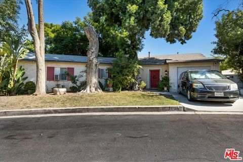Attention valued investors! It is my pleasure to introduce you to 3936 Roderick Road, a hidden gem waiting to be discovered in the heart of Glassell Park. This two-story home is a promising opportunity with 3 bedrooms and 3 bathrooms, and it is brimm...